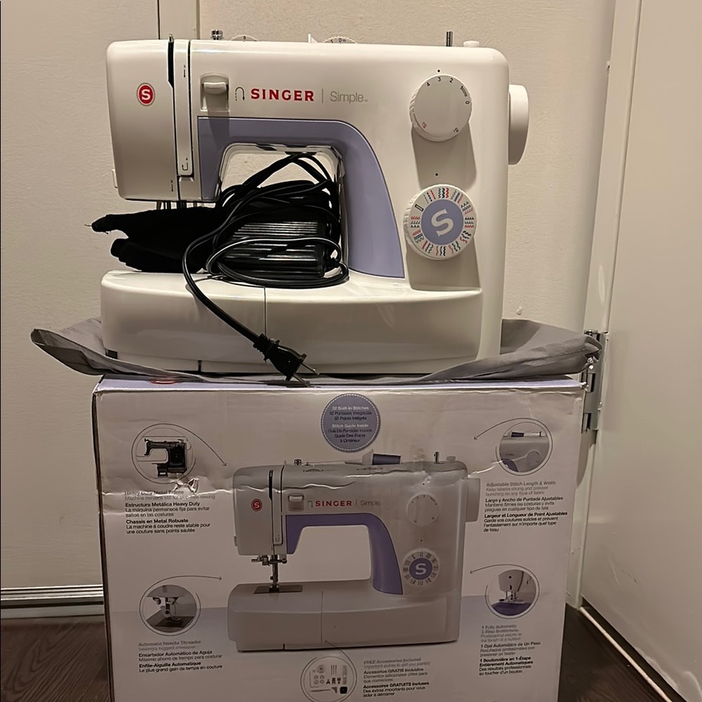 Electronic Singer Sewing Machine Brand NEW